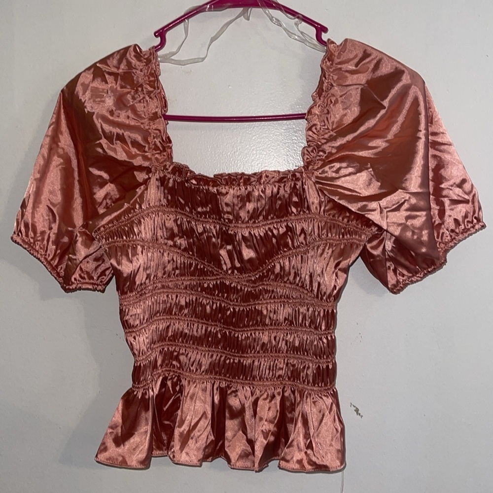 🌺WILLOW & ROOT SMOCKED SATIN TOP